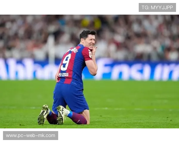 巴萨莱万头球冲顶完成弧线奇迹