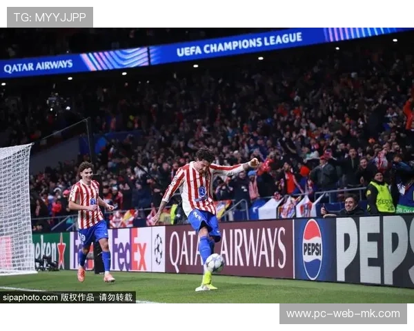 巴萨莱万禁区背身回做队友低射得分，展现顶级球员素质！